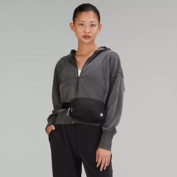Lululemon Everywhere Belt Bag 1L – Black, NWT, Extended Strap – Perfect Gift - Picture 6 of 12